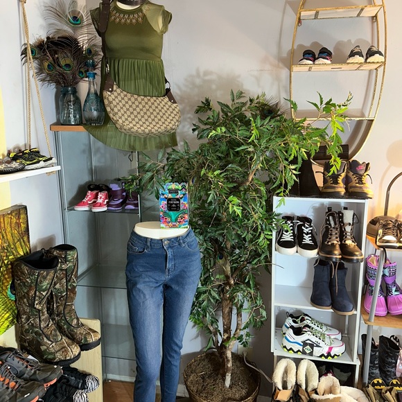 Meet your Posher, VEE - Picture 10 of 14